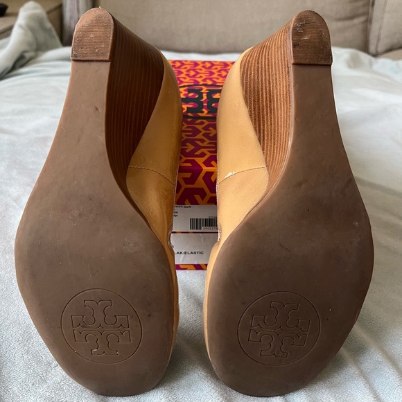 Tory Burch, Caroline Wedge in Camille pink. Gently used in original box. - Picture 6 of 7